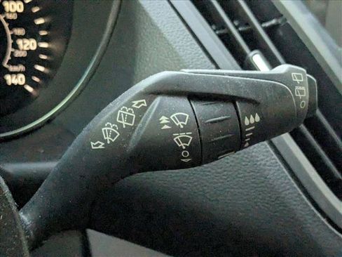 Used 2019 Ford Escape SEL image 7