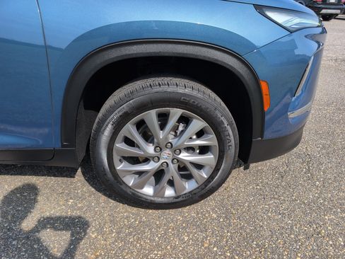 Used 2025 Buick Enclave Preferred FWD image 8