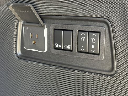 New 2026 Cadillac Escalade Luxury AWD/4WD image 10