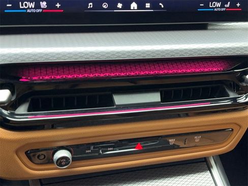 Used 2025 BMW i4 eDrive40 w/ Premium Package image 31