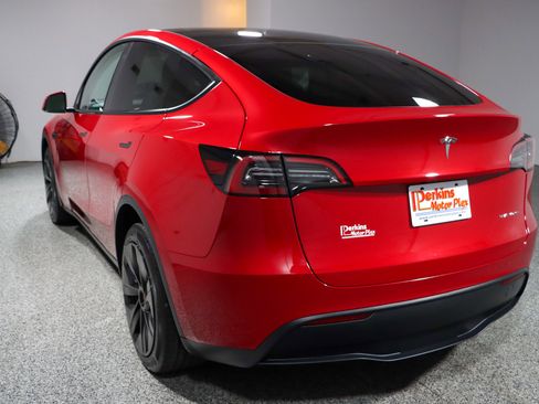 Used 2023 Tesla Model Y AWD image 9