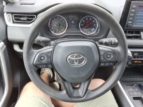 Used 2019 Toyota RAV4 XLE w/ Convenience Package FWD image 26