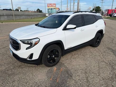 Used 2020 GMC Terrain SLE w/ Driver Convenience Package FWD image 4