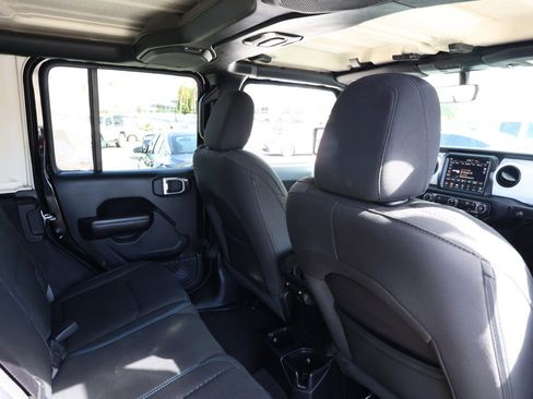 Used 2021 Jeep Wrangler Unlimited Islander image 17