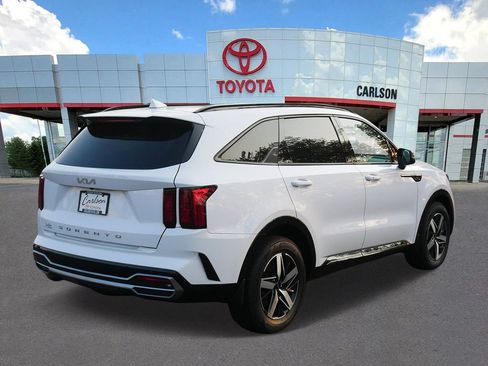 Used 2022 Kia Sorento EX w/ Panoramic Sunroof Package FWD image 5