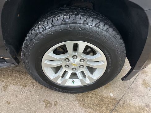 Used 2015 Chevrolet Suburban LT image 14