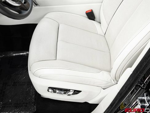 Used 2022 Rolls-Royce Cullinan w/ Cullinan Package AWD/4WD image 48