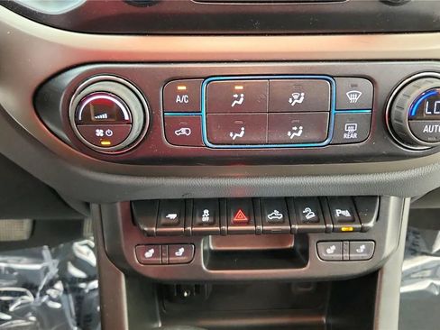 Used 2022 Chevrolet Colorado Z71 AWD/4WD image 27