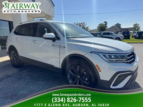 Used 2023 Volkswagen Tiguan SE AWD/4WD image 4