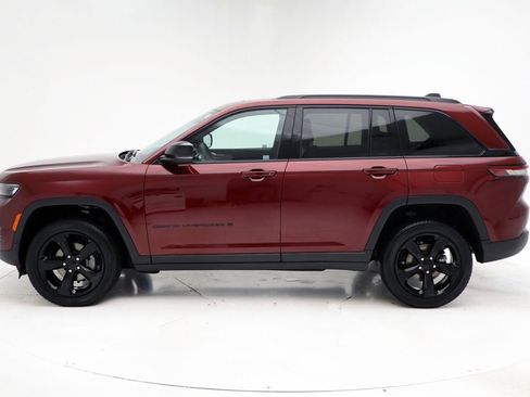 Used 2024 Jeep Grand Cherokee Altitude image 5