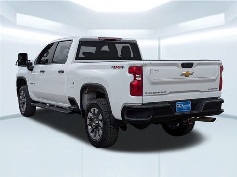 Used 2024 Chevrolet Silverado 2500 Custom w/ Custom Value Package image 4
