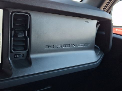 Used 2025 Ford Bronco Badlands image 26