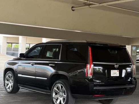 Used 2015 Cadillac Escalade Luxury image 12