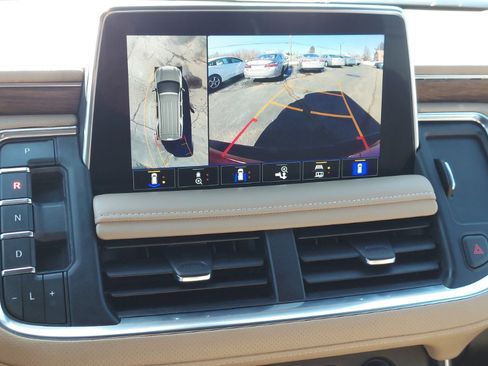 Used 2021 Chevrolet Tahoe Premier w/ Premium Package image 15