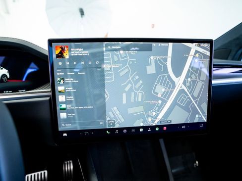 Used 2022 Tesla Model X Plaid image 39