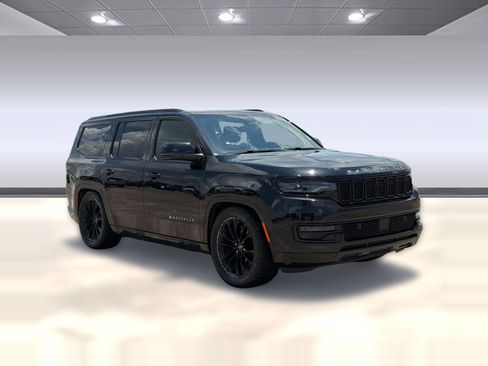 Used 2024 Jeep Wagoneer Series III w/ Premium Group I AWD/4WD image 7