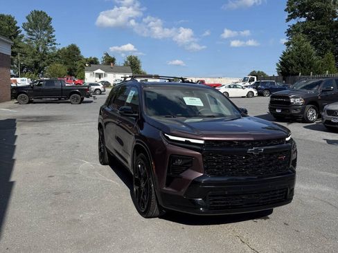 Used 2025 Chevrolet Traverse RS w/ LPO, Floor Liner Package AWD/4WD image 3