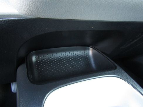 Used 2022 Toyota Corolla LE image 16