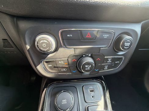 Used 2018 Jeep Compass Limited AWD/4WD image 32