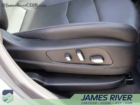 Used 2024 Cadillac XT5 Premium Luxury image 10