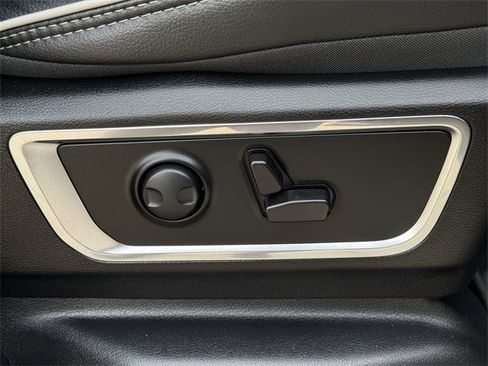 Used 2025 RAM 1500 Laramie w/ Laramie Southwest Edition image 30