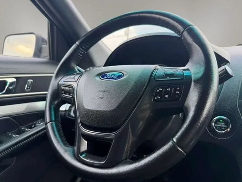 Used 2016 Ford Explorer XLT w/ Equipment Group 202A FWD image 21