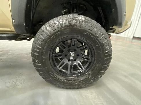 Used 2017 Toyota Tacoma TRD Off-Road w/ Tow Package AWD/4WD image 16