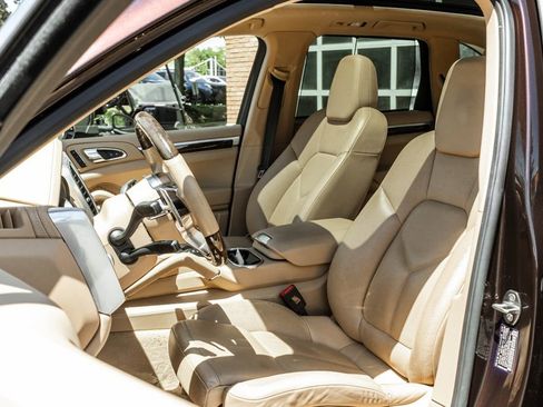 Used 2016 Porsche Cayenne AWD/4WD image 6