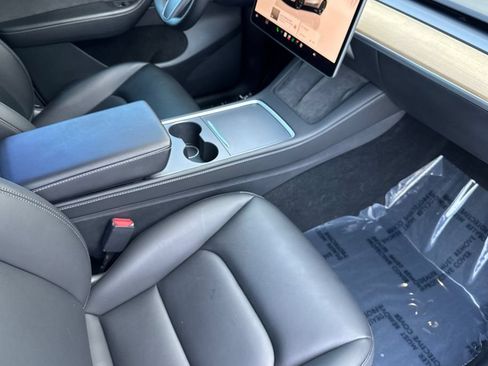 Used 2023 Tesla Model Y Long Range AWD/4WD image 19