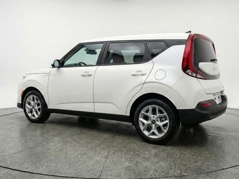 Used 2025 Kia Soul LX w/ LX Technology Package FWD image 6