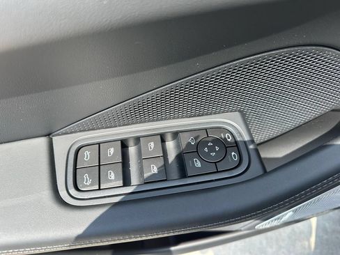 Used 2026 Porsche Macan Turbo Electric AWD/4WD image 22