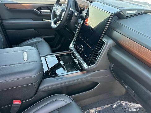 Used 2026 GMC Yukon Denali w/ Sun & Power Step Package AWD/4WD image 22