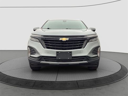 Used 2023 Chevrolet Equinox LT w/ Driver Convenience Package image 2