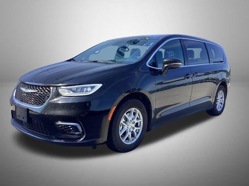 Used 2025 Chrysler Pacifica Select FWD image 1