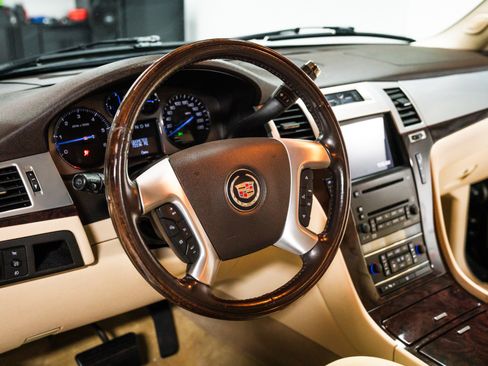 Used 2007 Cadillac Escalade AWD image 19