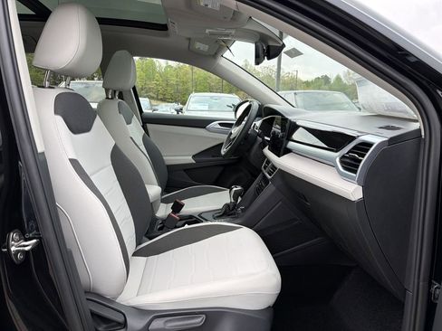 New 2026 Volkswagen Taos SE FWD image 17