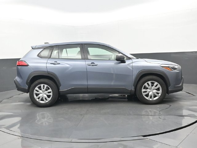 Used 2025 Toyota Corolla Cross L FWD image 2