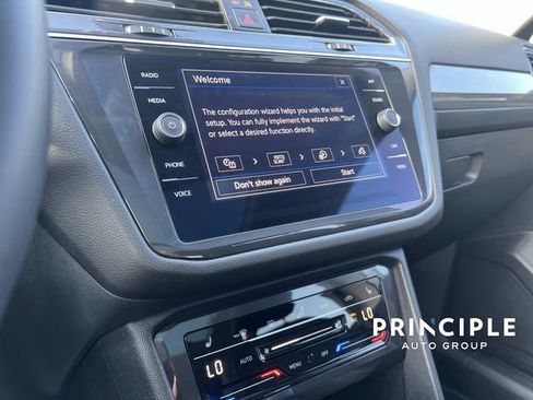 Used 2023 Volkswagen Tiguan SE w/ Panoramic Sunroof Package FWD image 24