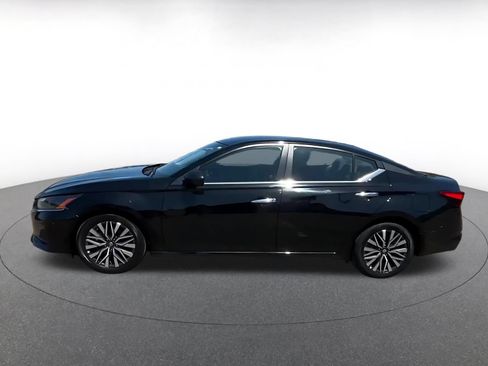 Used 2025 Nissan Altima 2.5 SV FWD image 9