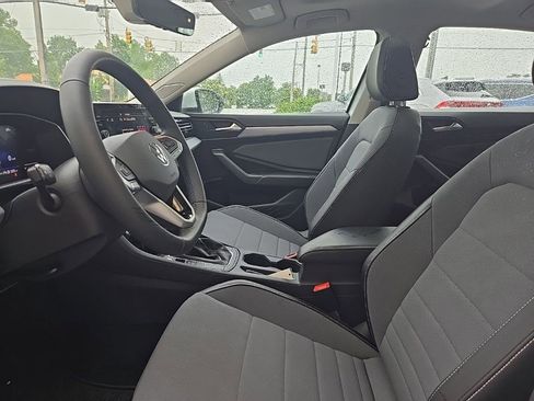 Used 2026 Volkswagen Jetta SE FWD image 6
