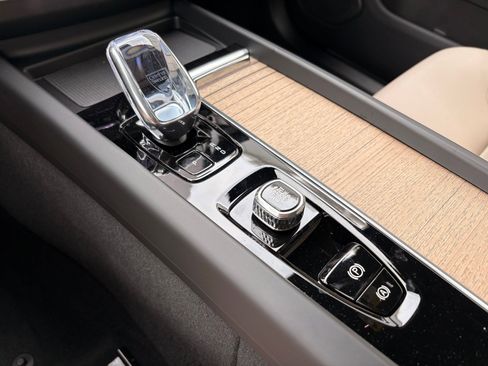 Used 2026 Volvo XC60 B5 Plus w/ Climate Package image 18