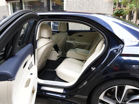 New 2025 Bentley Flying Spur Plug-In Hybrid image 10