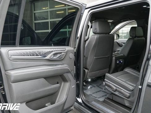 Used 2023 GMC Yukon XL Denali image 31