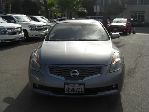 Used 2008 Nissan Altima 3.5 SE w/ Premium Pkg image 2