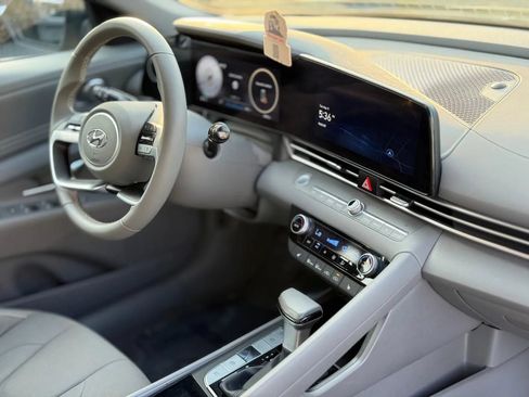 Used 2023 Hyundai Elantra SEL w/ Convenience Package FWD image 12
