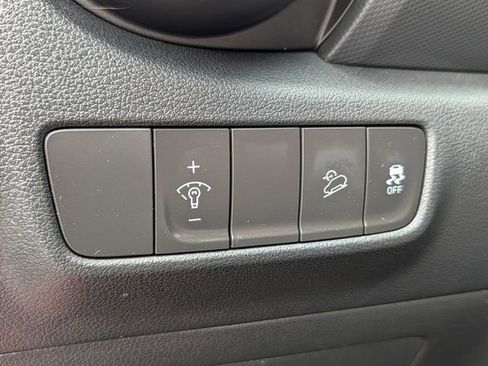 Used 2023 Hyundai Kona SE AWD/4WD image 16