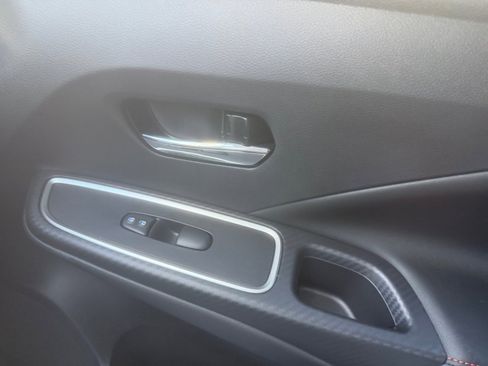 New 2025 Nissan Versa SR w/ Trunk Package FWD image 31