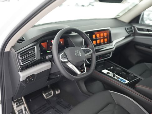 New 2026 Volkswagen Atlas Peak Edition image 12