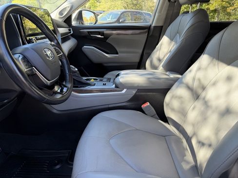 Used 2021 Toyota Highlander Limited image 20