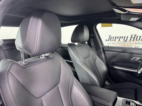 Used 2023 BMW 330i Sedan w/ Premium Package image 33